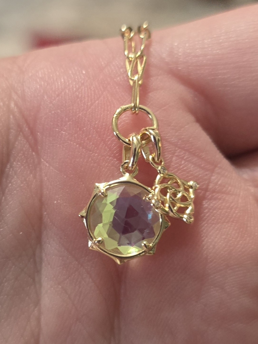 Kendra Scott Gold Link Necklace with Iridescent Pendant - Picture 3 of 3